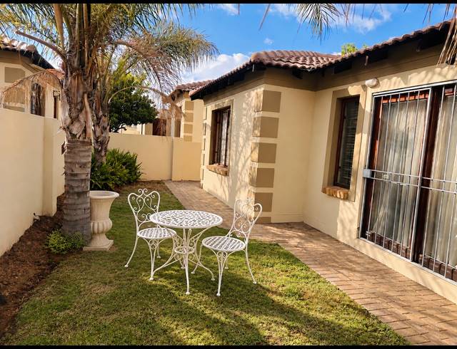 2 BEDROOM TOWNHOUSE FOR SALE IN ARUNDO ESTATE